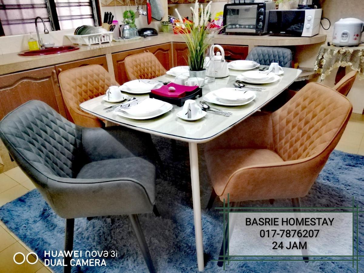 Basrie Villa "Mslim Only" - Mini Cinema , Private Pool , Wi-Fi , Netflix Muar Exterior foto