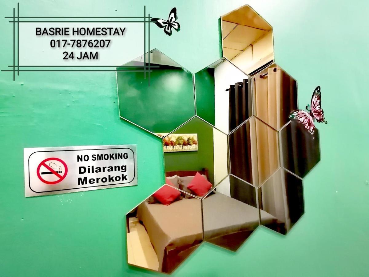 Basrie Villa "Mslim Only" - Mini Cinema , Private Pool , Wi-Fi , Netflix Muar Exterior foto