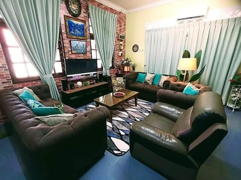 Basrie Villa "Mslim Only" - Mini Cinema , Private Pool , Wi-Fi , Netflix Muar Exterior foto
