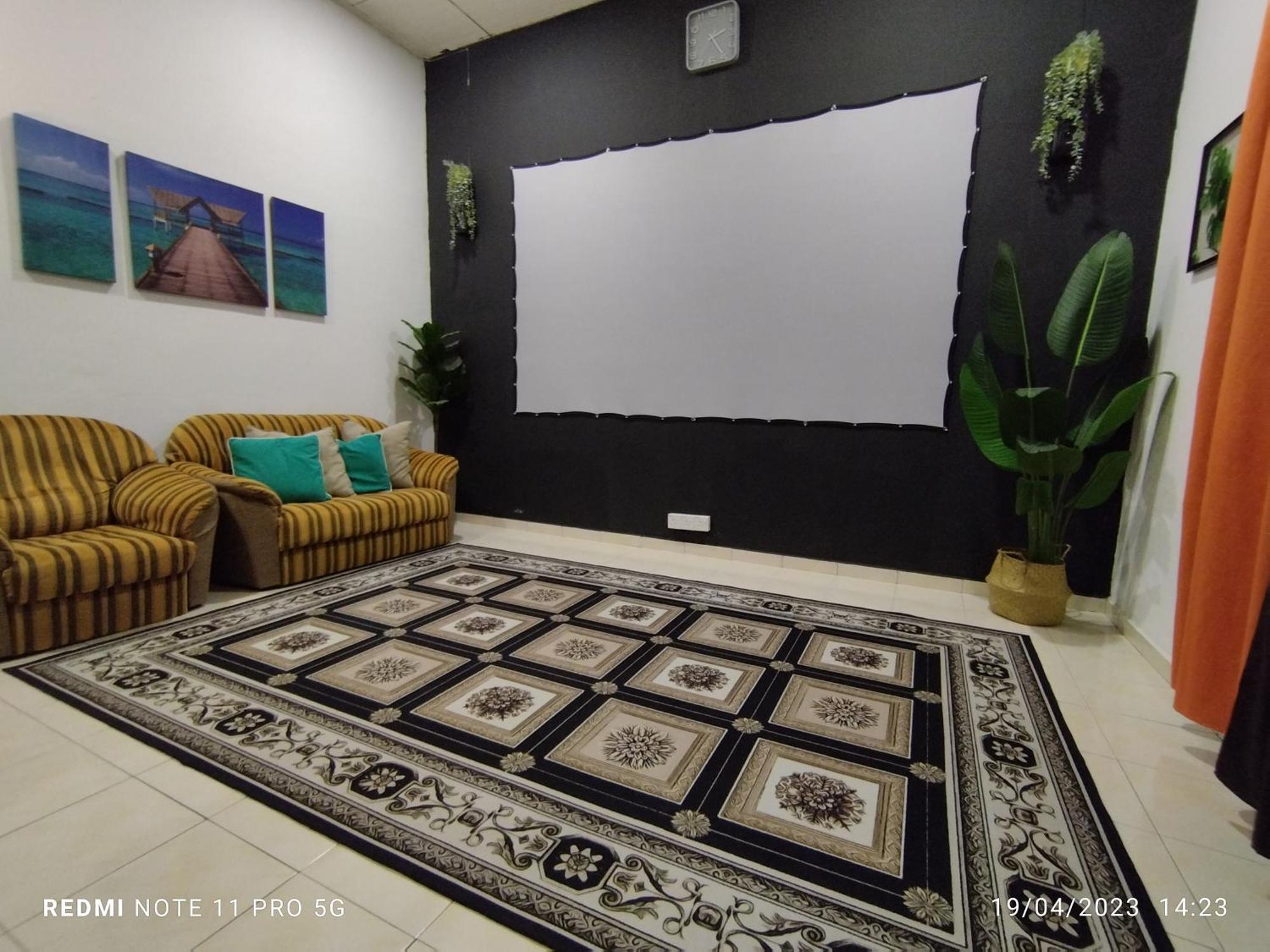 Basrie Villa "Mslim Only" - Mini Cinema , Private Pool , Wi-Fi , Netflix Muar Exterior foto